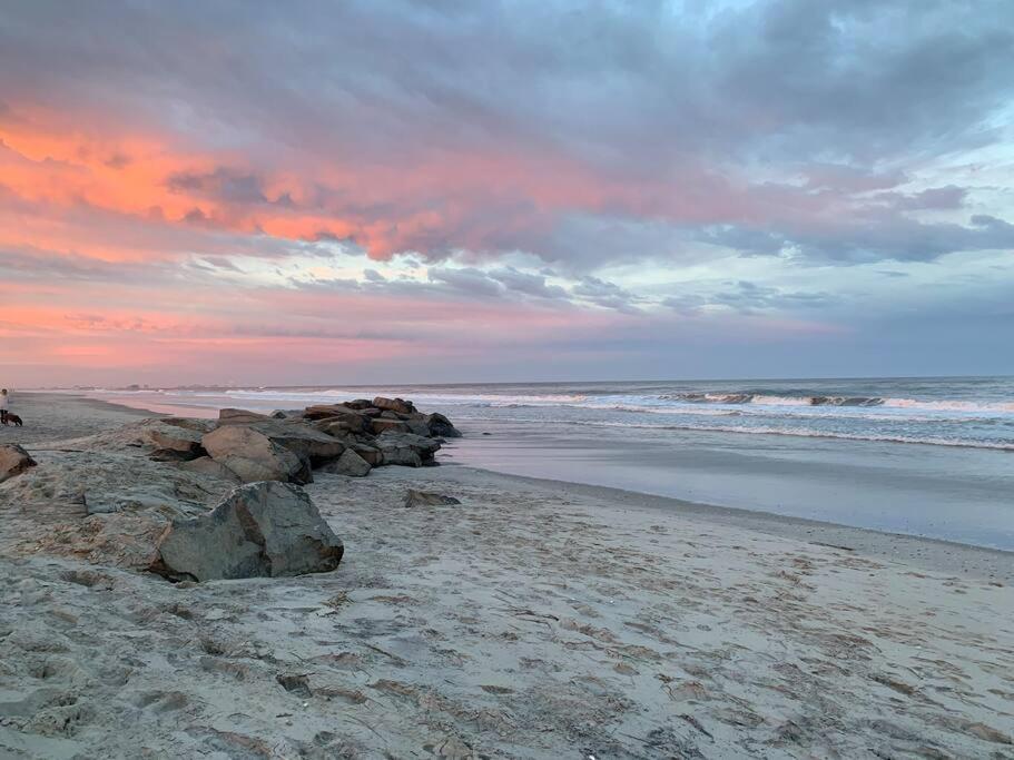 Beautiful Condo Sleeps 4- Only 2 Blocks From Beach أوشن سيتي المظهر الخارجي الصورة